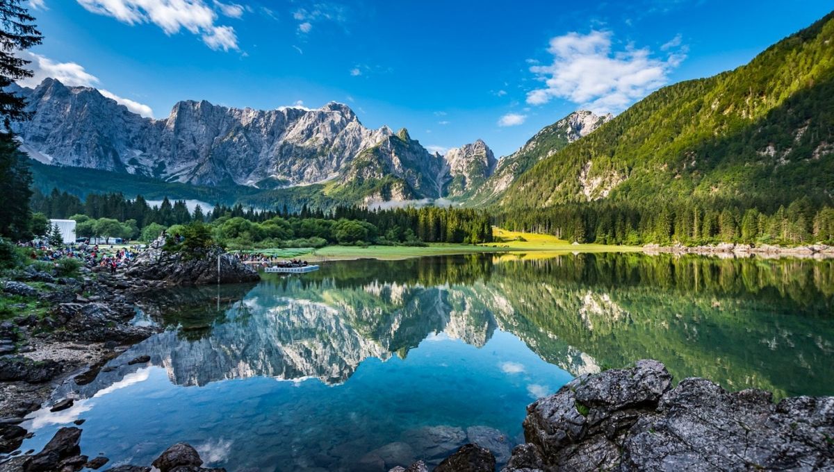 Panorama di lago in Italia